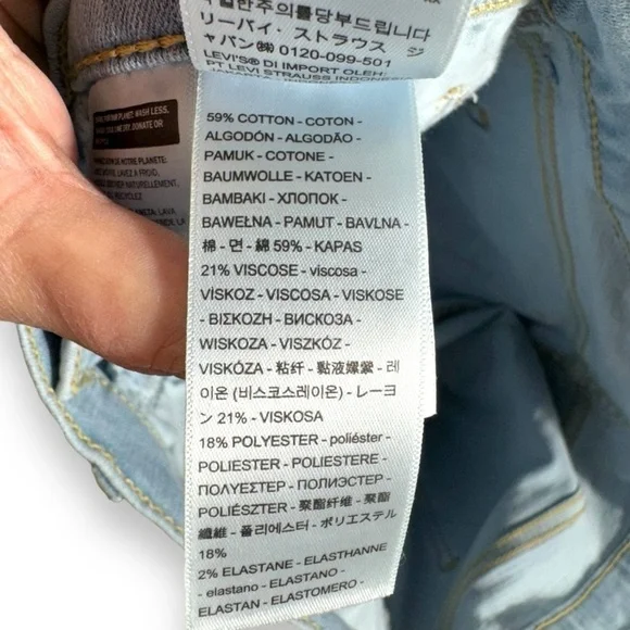 Levi's Classic Bermuda Casual Modest Shorts Jorts, Light Wash, Size 32W - Picture 6 of 10